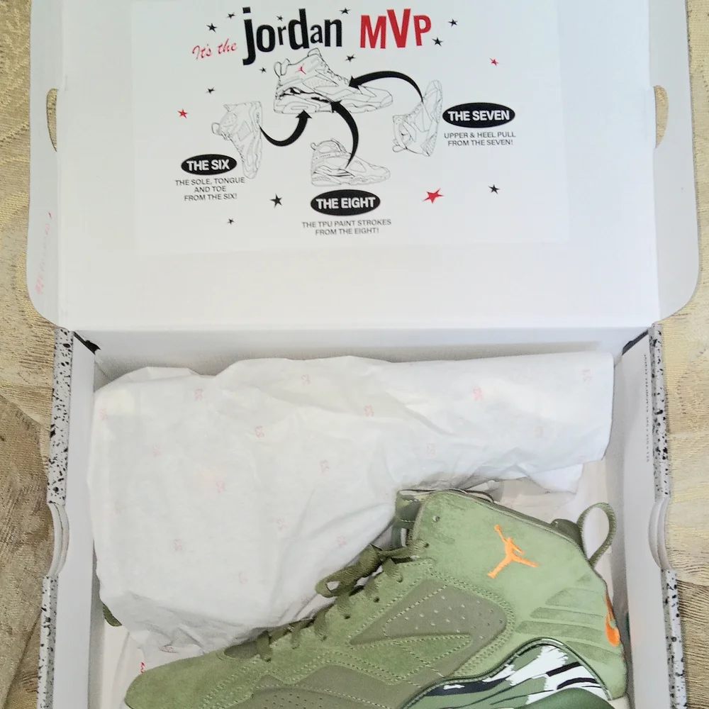 Jordan Men's Green Sneakers - Picture 7 of 8